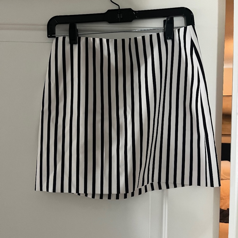 Alice + Olivia Striped Mini Skirt Size 4